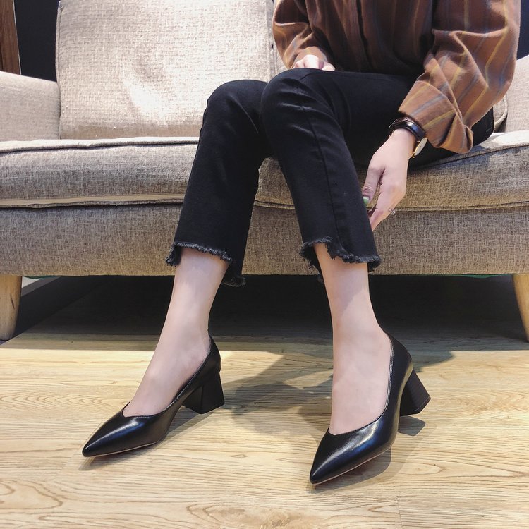 Damer Eleganta och Bekväma Pumps med Stabil Blockklack Mirla-Eva Jonsson