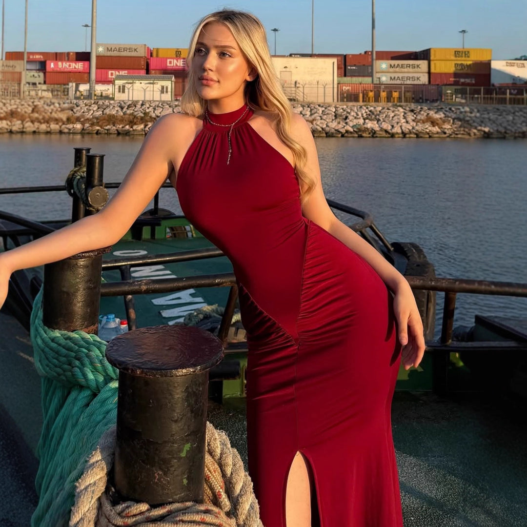 Damer Eleganta omslagklänning med hög slits och detaljälskad rynkad design Mirla-Eva Jonsson