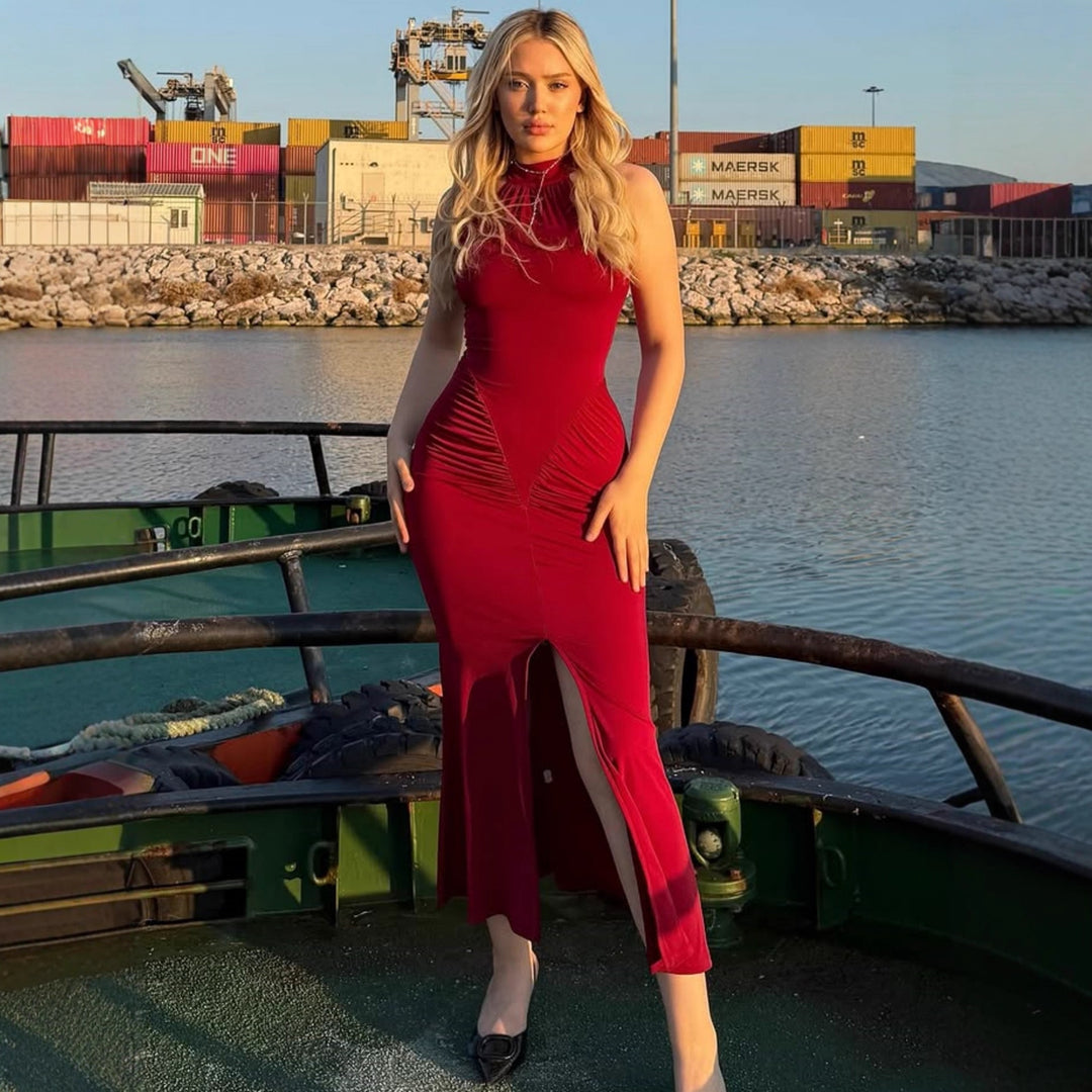 Damer Eleganta omslagklänning med hög slits och detaljälskad rynkad design Mirla-Eva Jonsson