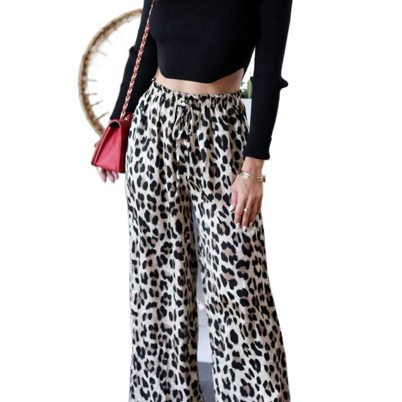Damer Eleganta vida byxor i modernt leopardmönster Mirla-Eva Jonsson