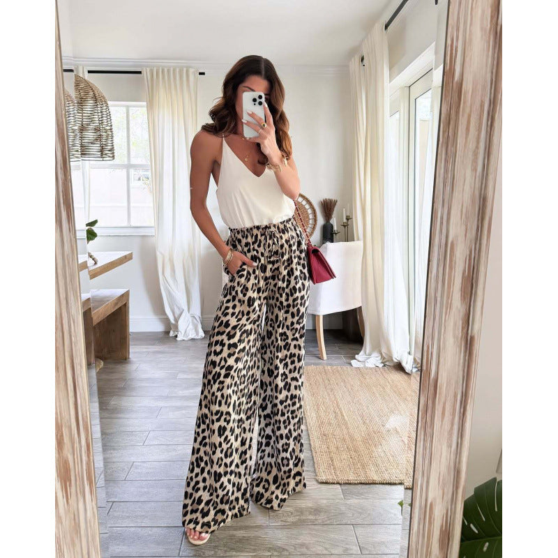 Damer Eleganta vida byxor i modernt leopardmönster Mirla-Eva Jonsson