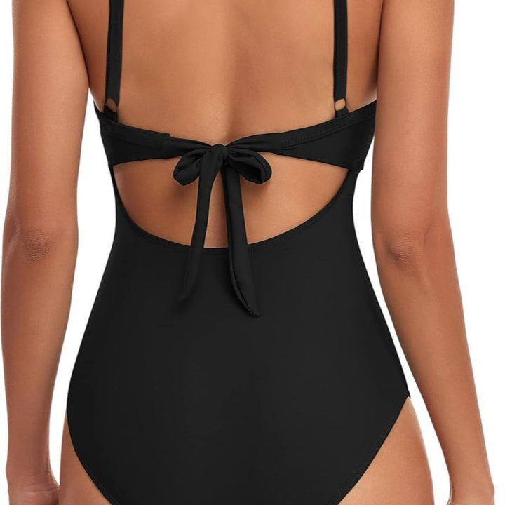 Damer Endelad baddräkt med modern cut-out och elegant vridningdesign Mirla-Eva Jonsson