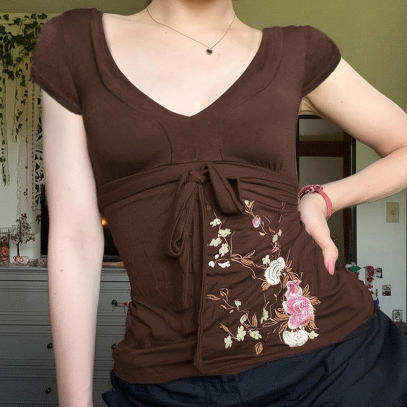 Damer Etuikleid mit Blumenstickdesign und Wickeleffekt Mirla-Eva Jonsson