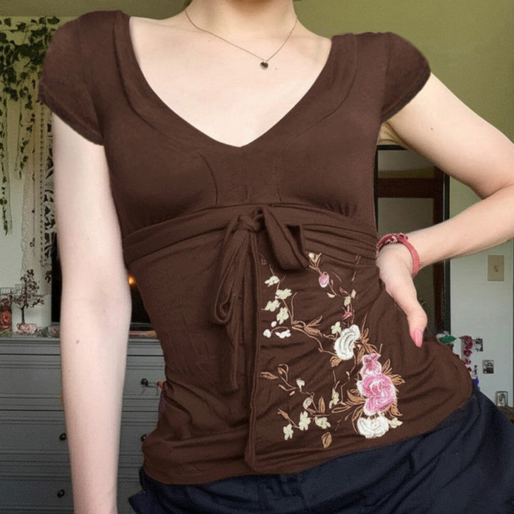 Damer Etuikleid mit Blumenstickdesign und Wickeleffekt Mirla-Eva Jonsson