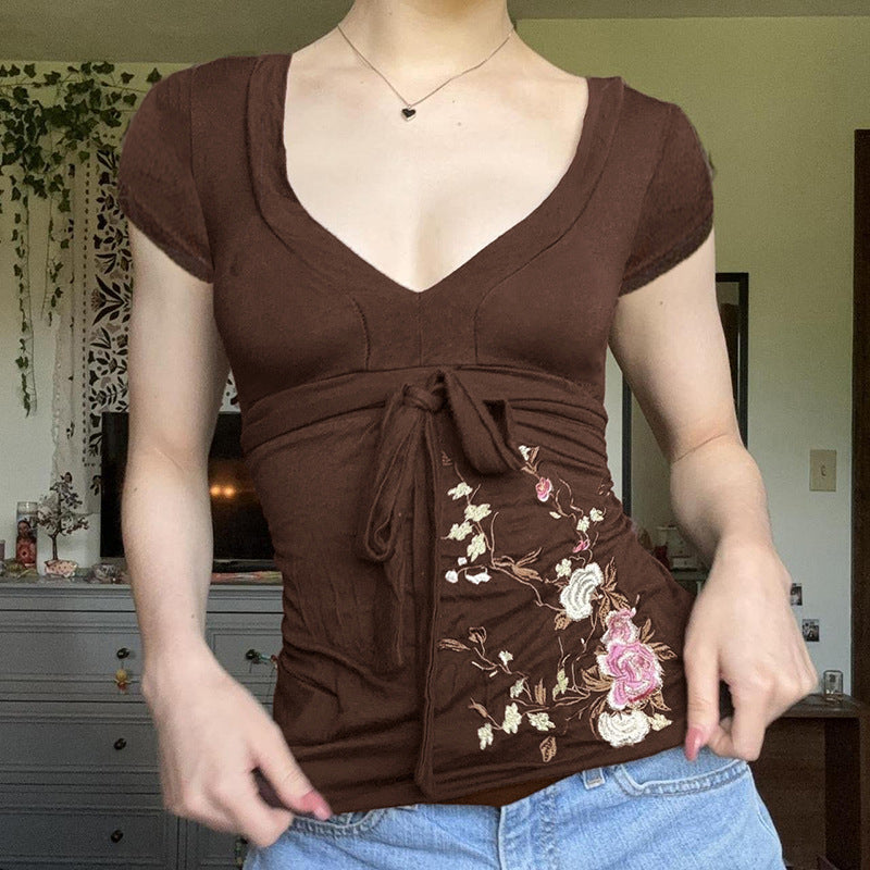 Damer Etuikleid mit Blumenstickdesign und Wickeleffekt Mirla-Eva Jonsson