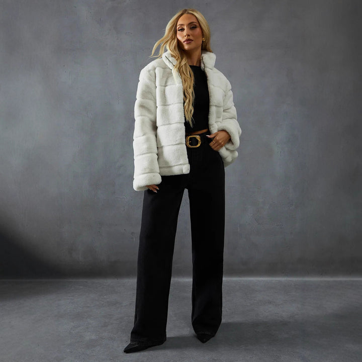 Damer Fashionabel Kortjacka med voluminös Teddypäls Mirla-Eva Jonsson