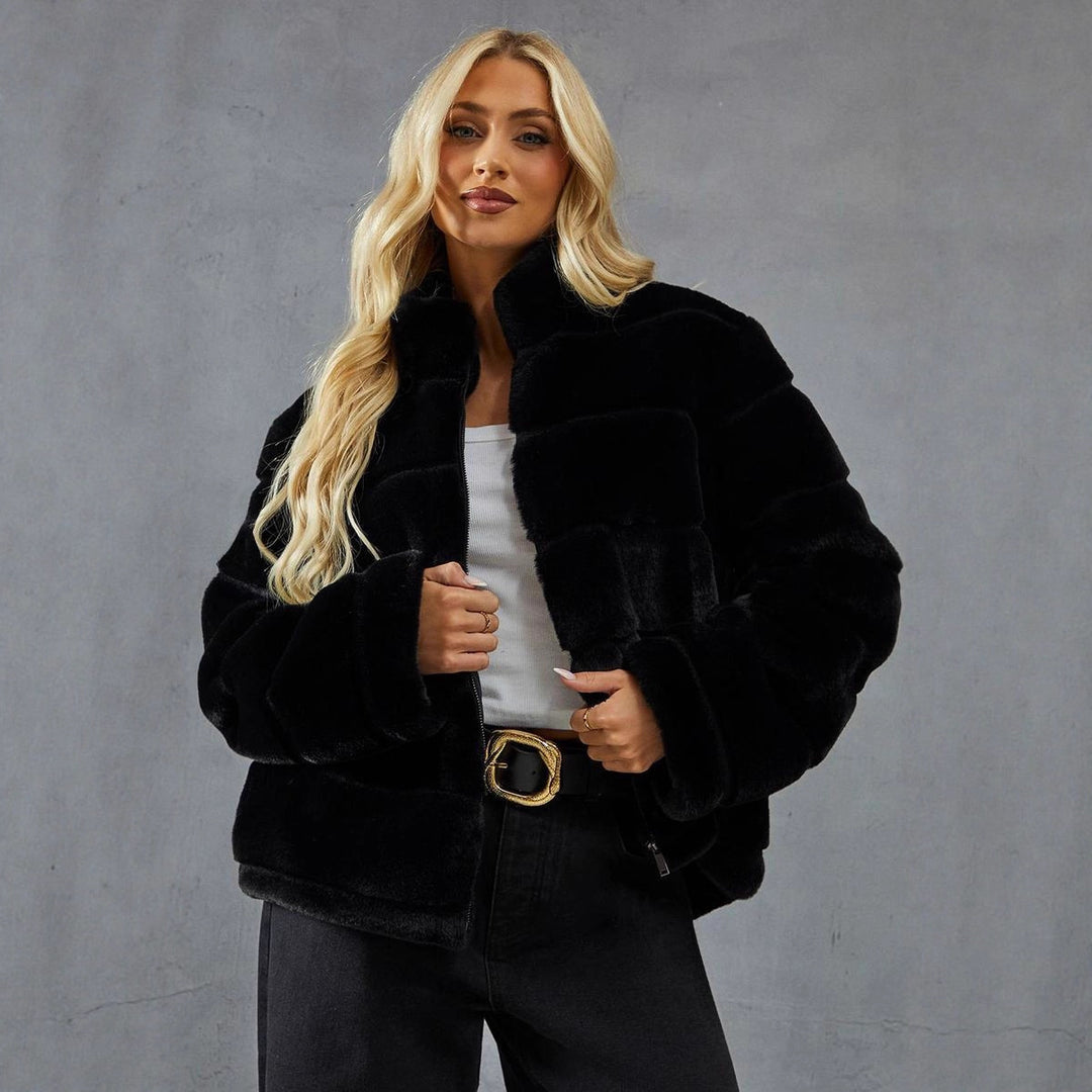 Damer Fashionabel Kortjacka med voluminös Teddypäls Mirla-Eva Jonsson