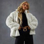 Damer Fashionabel Kortjacka med voluminös Teddypäls Mirla-Eva Jonsson