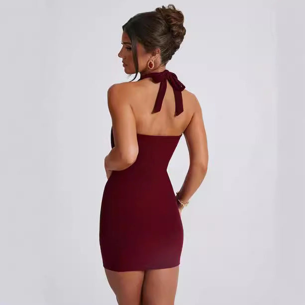 Damer Figurformande Cocktailklänning med djup V-ringning och eleganta draperingar Mirla-Eva Jonsson