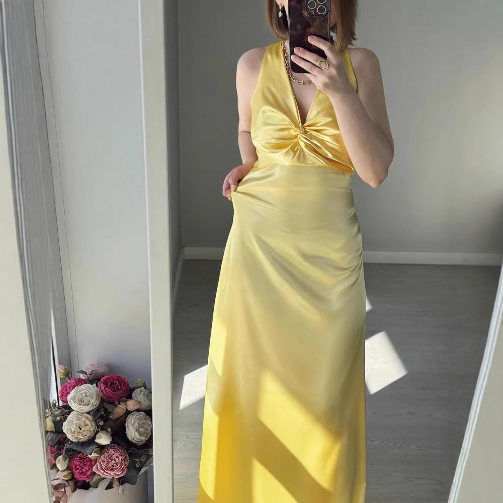 Damer Figurformande Maxiklänning med elegant V-ringning och rynkor Eva Jonsson-Eva Jonsson