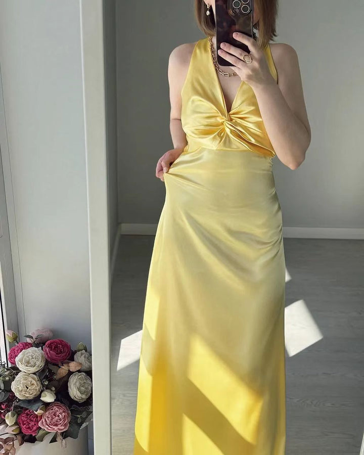 Damer Figurformande Maxiklänning med elegant V-ringning och rynkor Eva Jonsson-Eva Jonsson