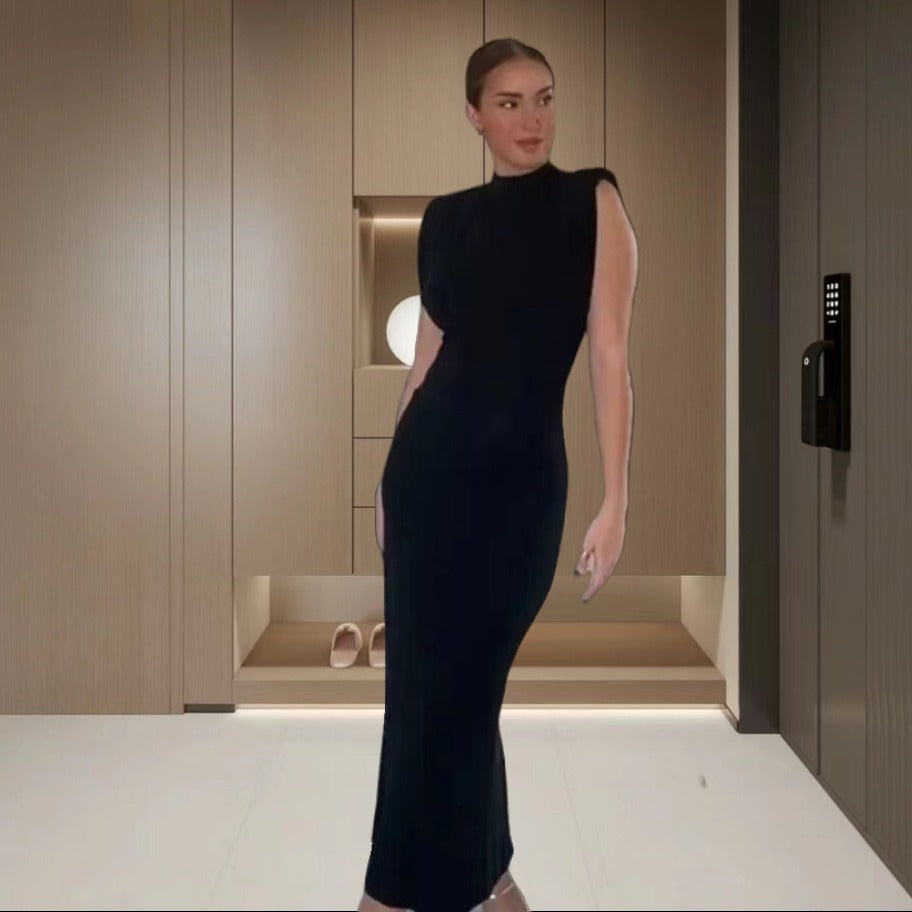 Damer Figurnära Maxiklänning med asymmetrisk design och elegant halsprydnad Eva Jonsson-Eva Jonsson