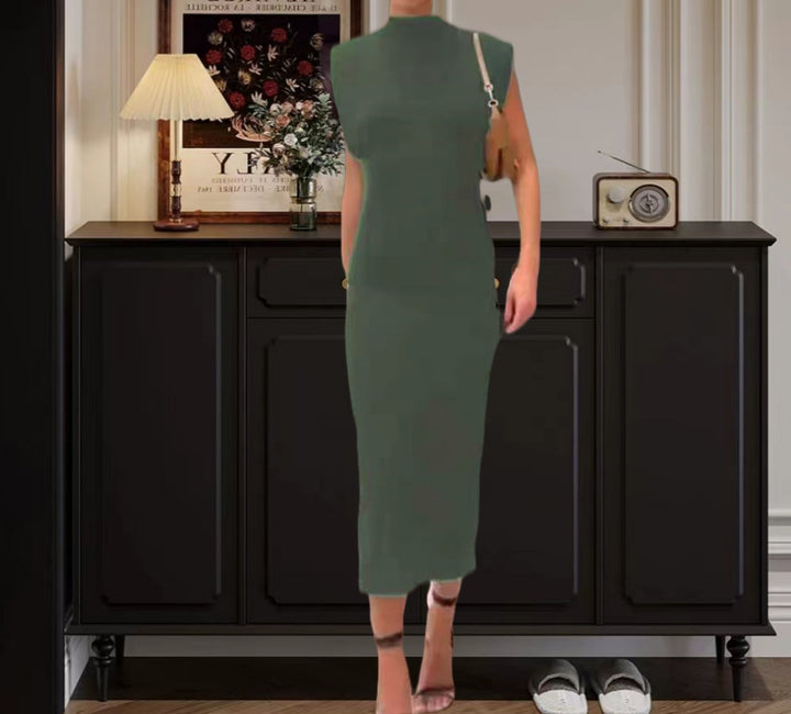 Damer Figurnära Maxiklänning med asymmetrisk design och elegant halsprydnad Eva Jonsson-Eva Jonsson