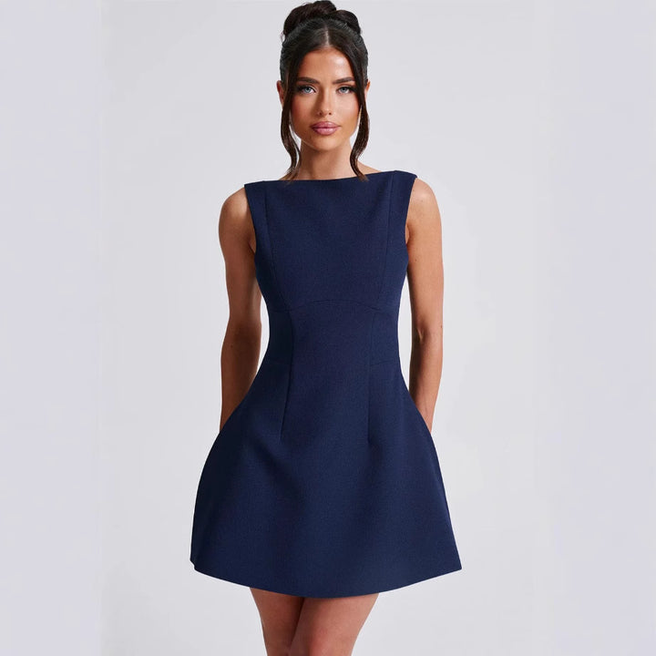 Damer Figurnära sommarklänning med chic båtringning och utsvängd nederkant Eva Jonsson-Eva Jonsson