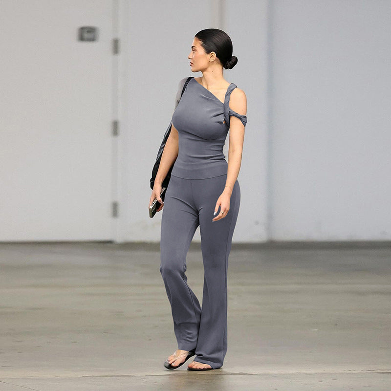Damer Figurtight Jumpsuit med asymmetrisk skärning och elegant axelbetoning Mirla-Eva Jonsson