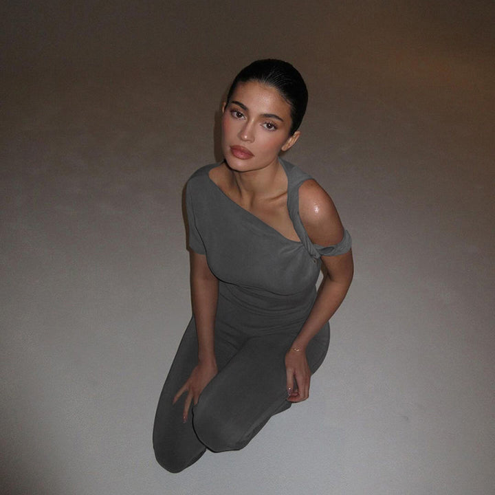 Damer Figurtight Jumpsuit med asymmetrisk skärning och elegant axelbetoning Mirla-Eva Jonsson