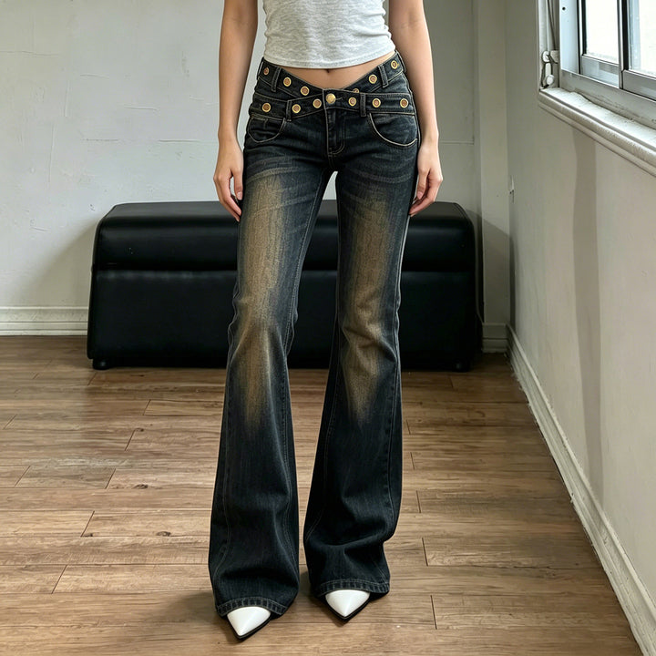 Damer Flared Jeans med unika knappp detaljer och raffinerade applikationer Mirla-Eva Jonsson