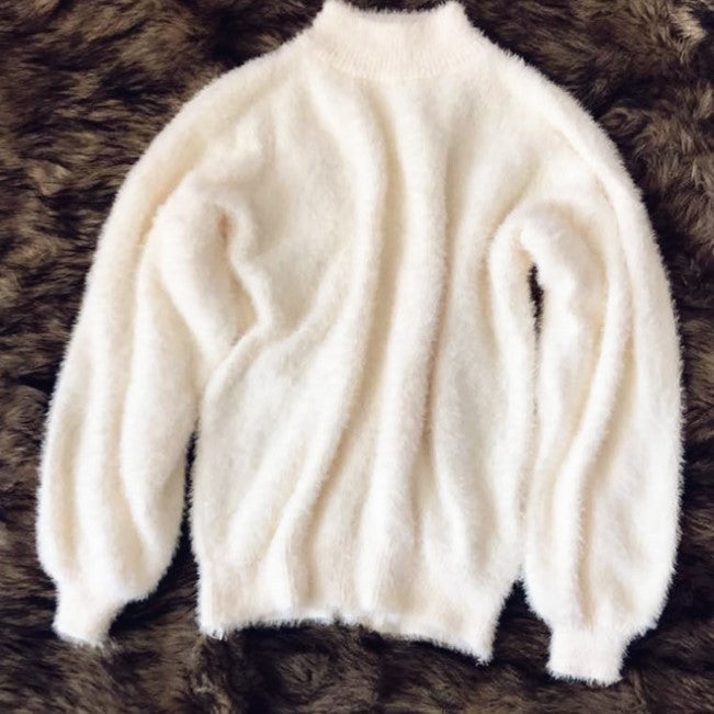 Damer Flauscher Rullekragsstickad Tröja med Puffärmar och Strukturerad Design Mirla-Eva Jonsson