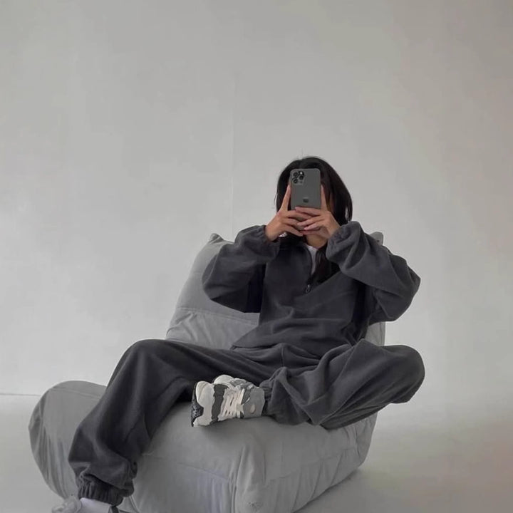 Damer Fleece Loungewear Set med Dragkedja och Elastiska Muddar Mirla-Eva Jonsson