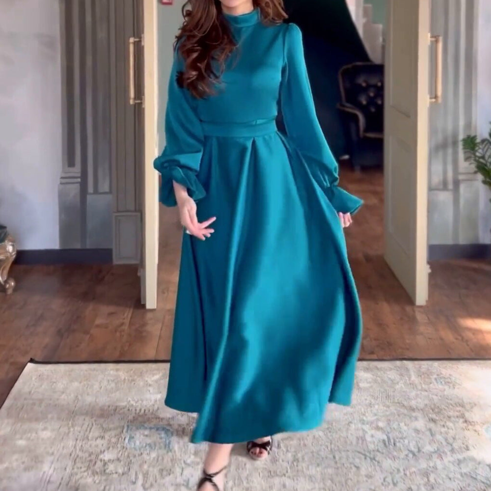 Damer Flödande Aftonklänning med eleganta Puffärmar och Hög Krage Mirla-Eva Jonsson