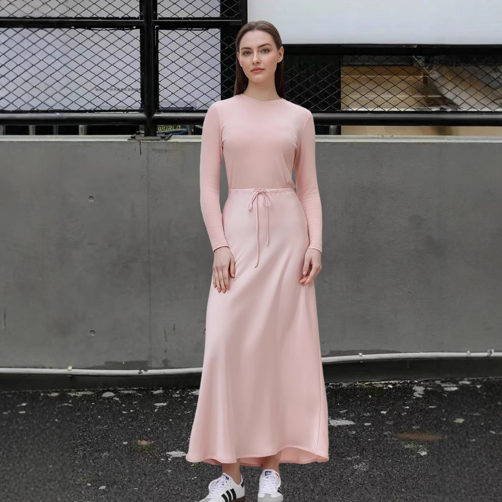 Damer Flödande Maxiklänning med eleganta långa ärmar och midjeanpassad band Mirla-Eva Jonsson