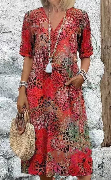 Damer Flödande sommardress med djup V-ringning och praktiska fickor Eva Jonsson-Eva Jonsson