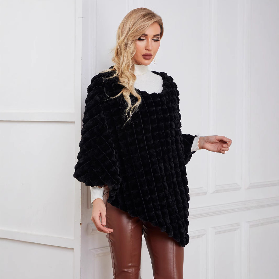 Damer Fluffig Konstpälsponcho med strukturerad design och mjukt foder Mirla-Eva Jonsson