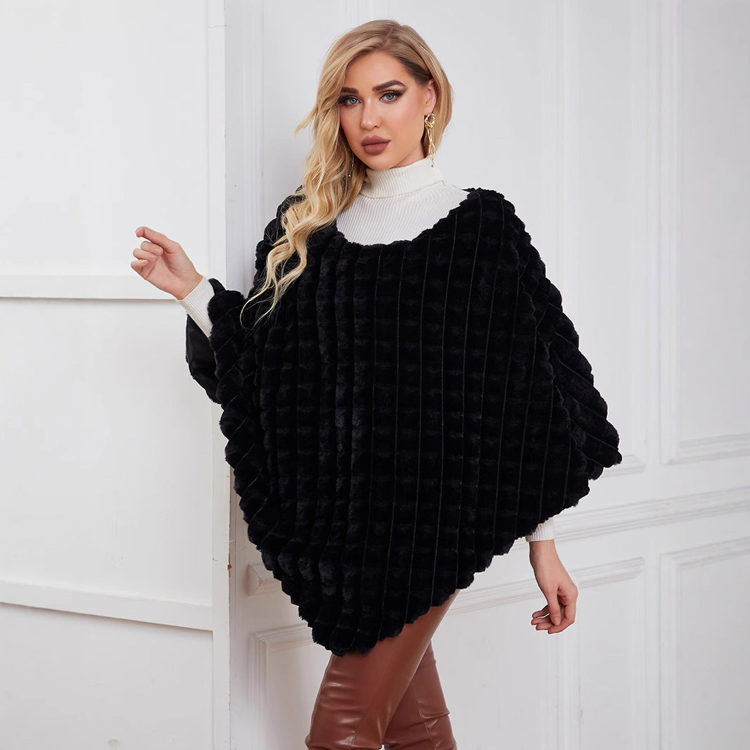 Damer Fluffig Konstpälsponcho med strukturerad design och mjukt foder Mirla-Eva Jonsson