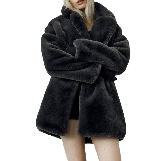 Damer Fluffig Oversized Konstpälsrock med djup krage Mirla-Eva Jonsson