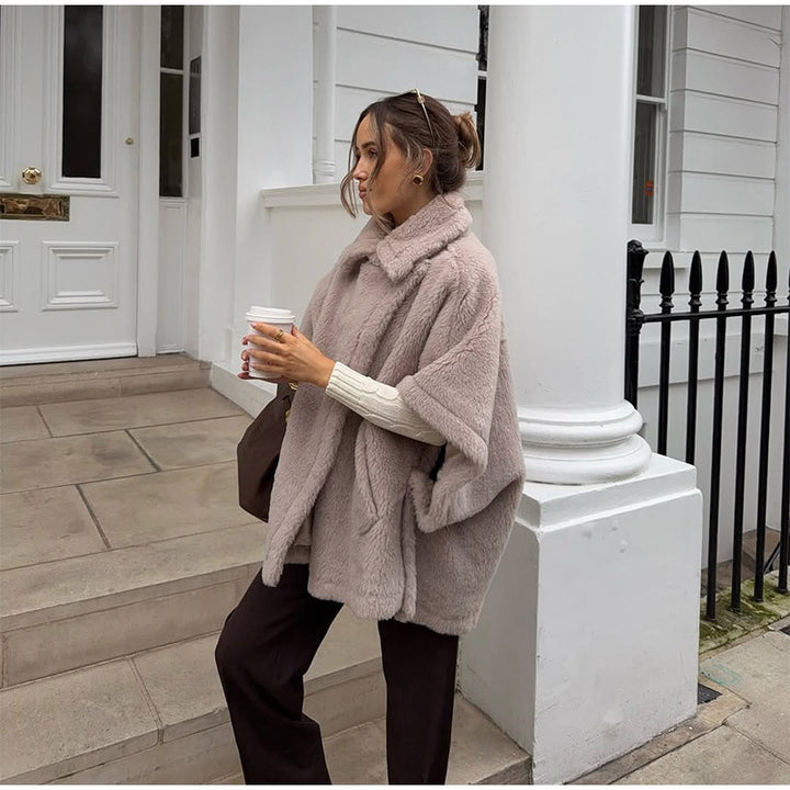 Damer Fluffig Poncho Mirla-Eva Jonsson