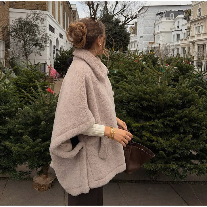 Damer Fluffig Poncho Mirla-Eva Jonsson