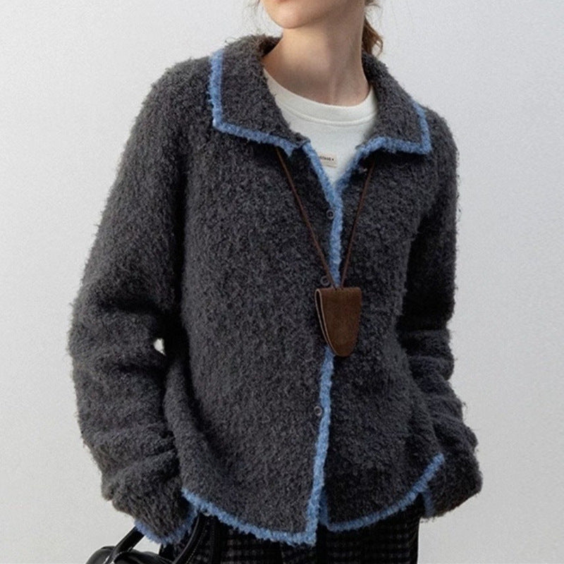 Damer Fluffig Stickad Cardigan med Kontrastdetaljer och Krage Mirla-Eva Jonsson