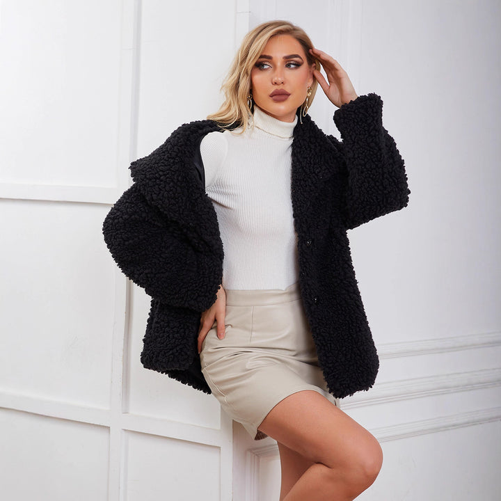 Damer Fluffig Teddyjacka med elegant snitt och praktiska fickor Mirla-Eva Jonsson