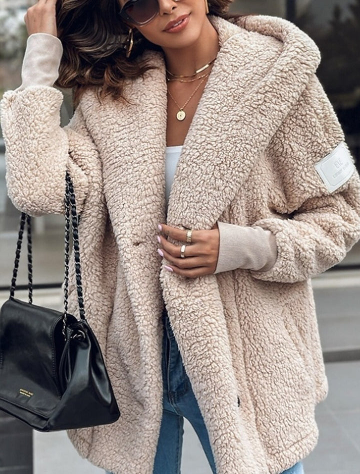 Damer Fluffig Teddyjacka med oversized krage och praktiska fickor Mirla-Eva Jonsson