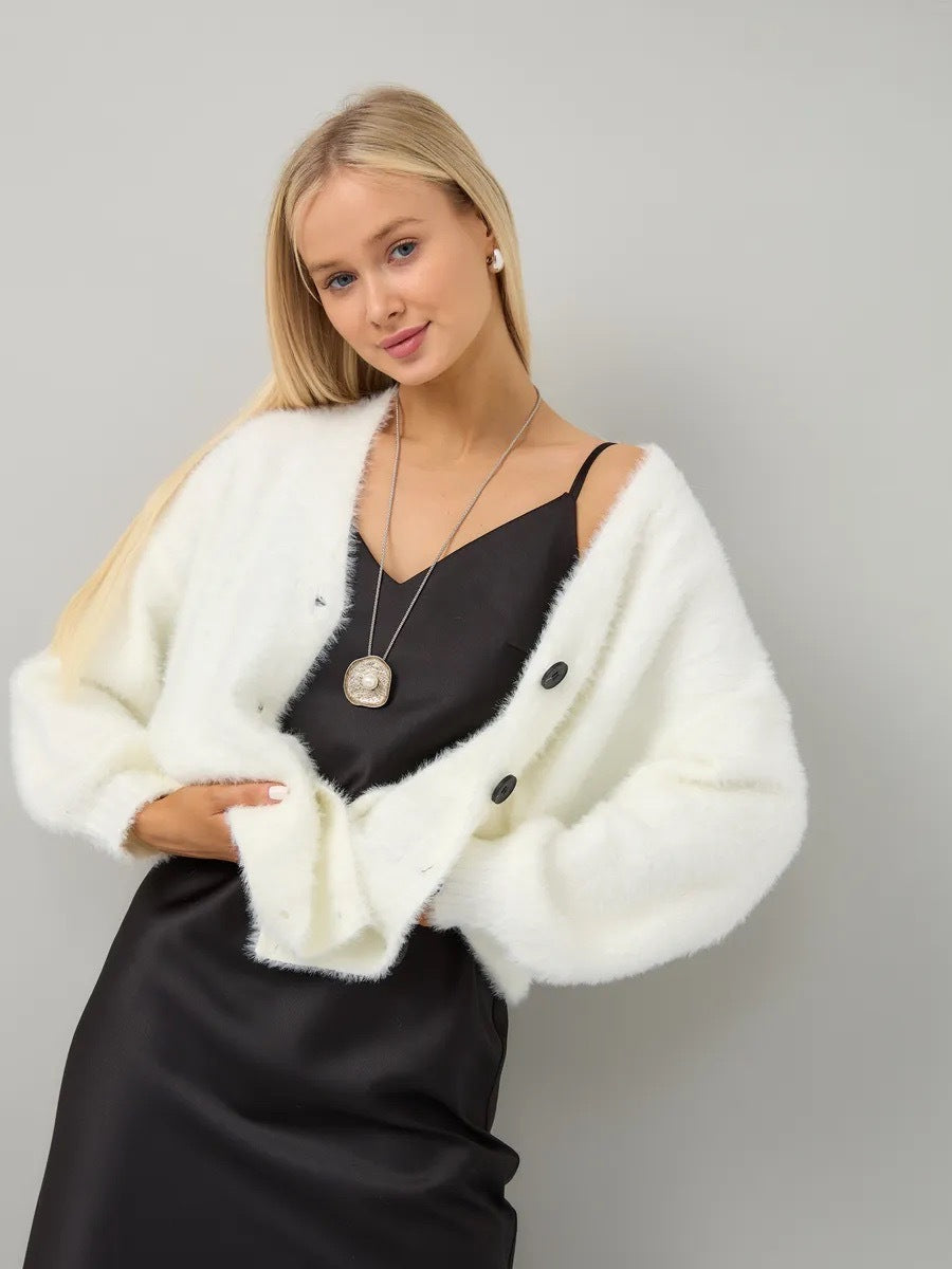 Damer Fluffy Cardigan med Djup V-Hals och Knappar Detaljer Mirla-Eva Jonsson