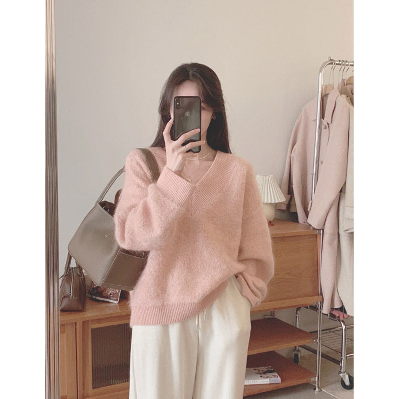 Damer Fluffy V-hals Tröja gjord av Mohair Mirla-Eva Jonsson