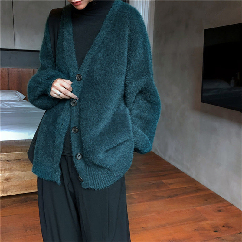 Damer Fluffy stickad cardigan med V-ringning och praktiska knappar Mirla-Eva Jonsson