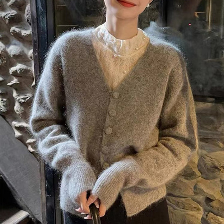 Damer Fuzzy Cardigan med V-ringning och dekorativa knappar Eva Jonsson-Eva Jonsson