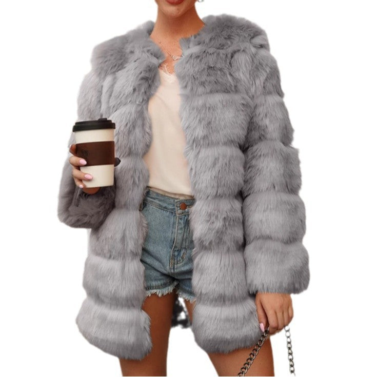 Damer Fuzzy Konstpälsjacka med generösa ärmar och elegant snitt Mirla-Eva Jonsson