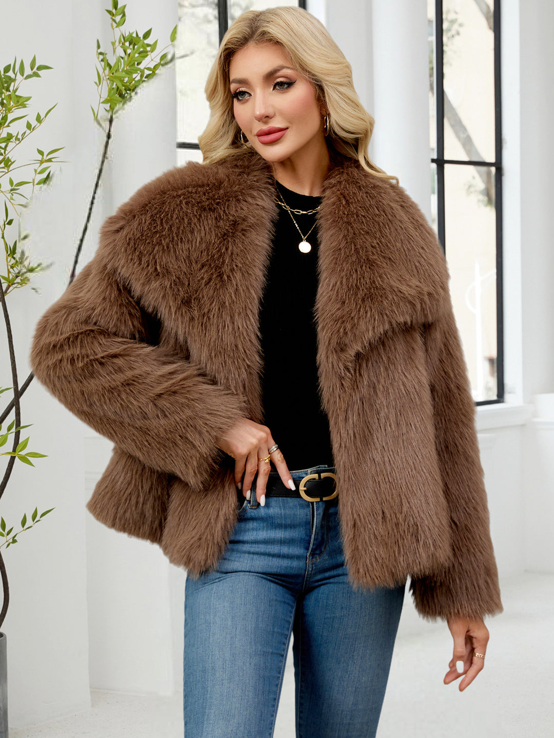 Damer Fuzzy Konstpälsjacka med oversized snitt och voluminösa ärmar Mirla-Eva Jonsson