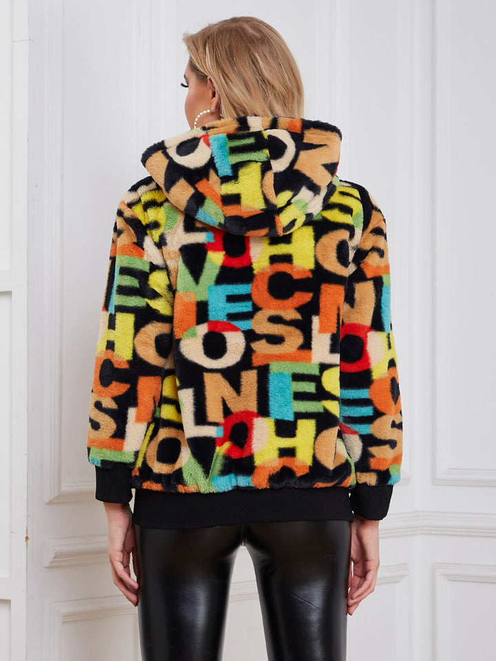 Damer Fuzzy Ytterjacka med färgglad design och fluffigt innerfoder Mirla-Eva Jonsson