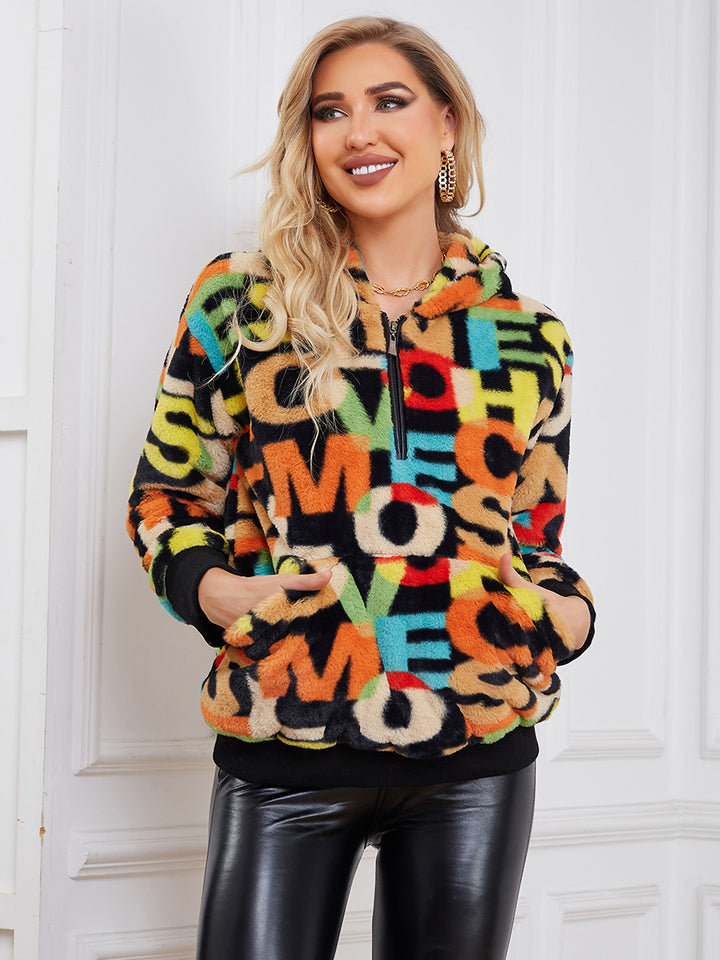 Damer Fuzzy Ytterjacka med färgglad design och fluffigt innerfoder Mirla-Eva Jonsson