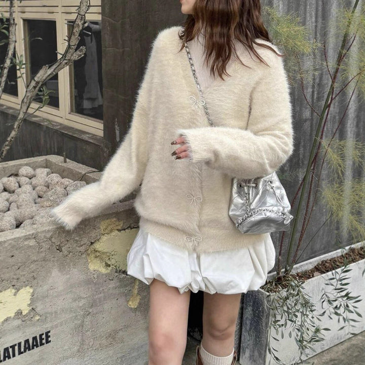 Damer Fuzzy stickad cardigan med eleganta knapppdetaljer Eva Jonsson-Eva Jonsson