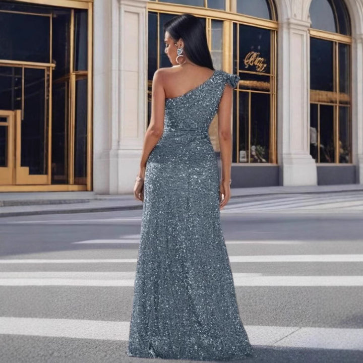 Damer Glamorous Maxi Klänning med Off-Shoulder Design och Glittrande Paljetter-Eva Jonsson