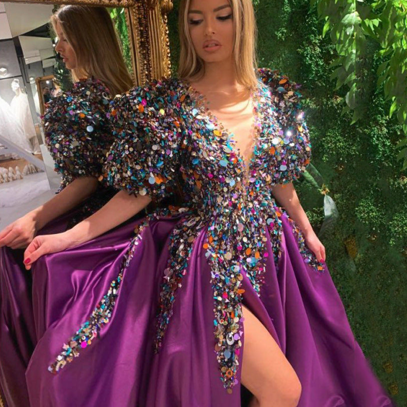 Damer Glamourös Klänning med Voluminösa Puffärmar och Glittrande Urringning Mirla-Eva Jonsson