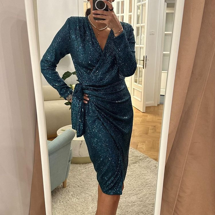 Damer Glamourösa Paljettklänning med Inbunden Look och Långa Ärmar Mirla-Eva Jonsson