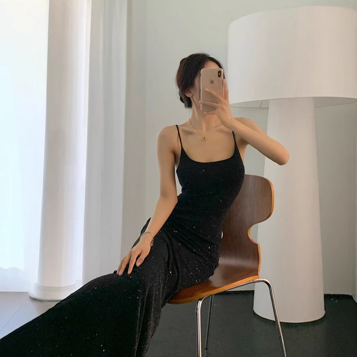 Damer Glamouröst Maxiklänning med eleganta Spaghettiband och utsvängd nederkant Mirla-Eva Jonsson