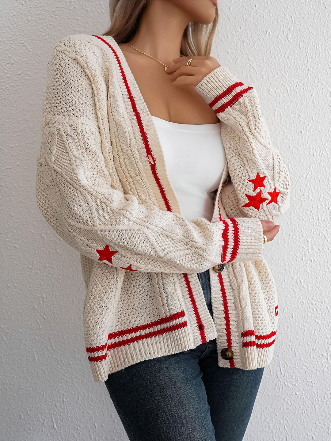 Damer Grov stickad cardigan med flätmönster och kontrastremsor Eva Jonsson-Eva Jonsson