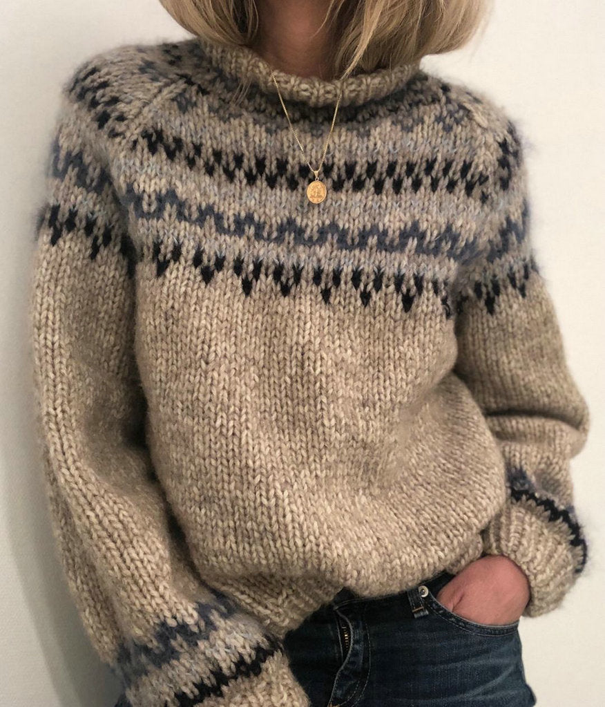 Damer Grov stickad tröja med hög krage och unikt mönster Mirla-Eva Jonsson