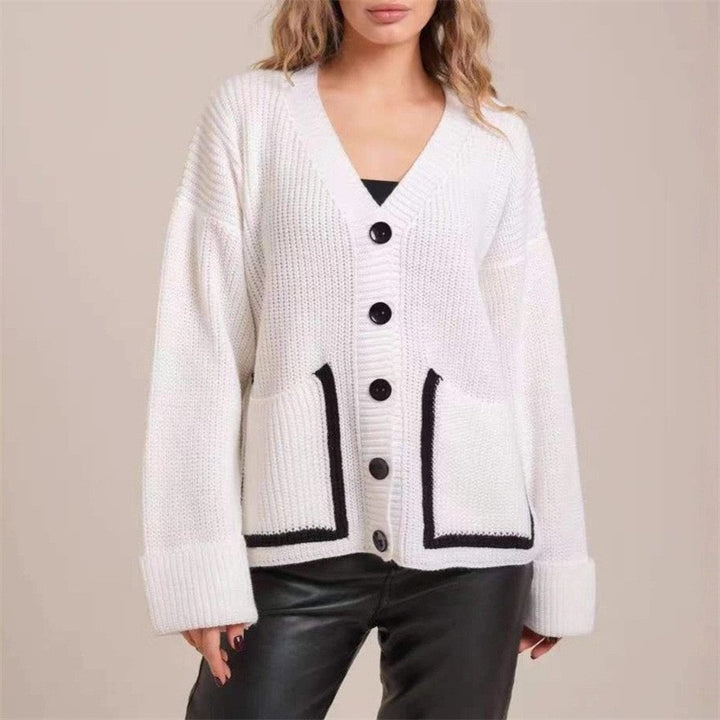 Damer Grovstickad Cardigan med Djupa Fickor och Elegant Knapplist Mirla-Eva Jonsson